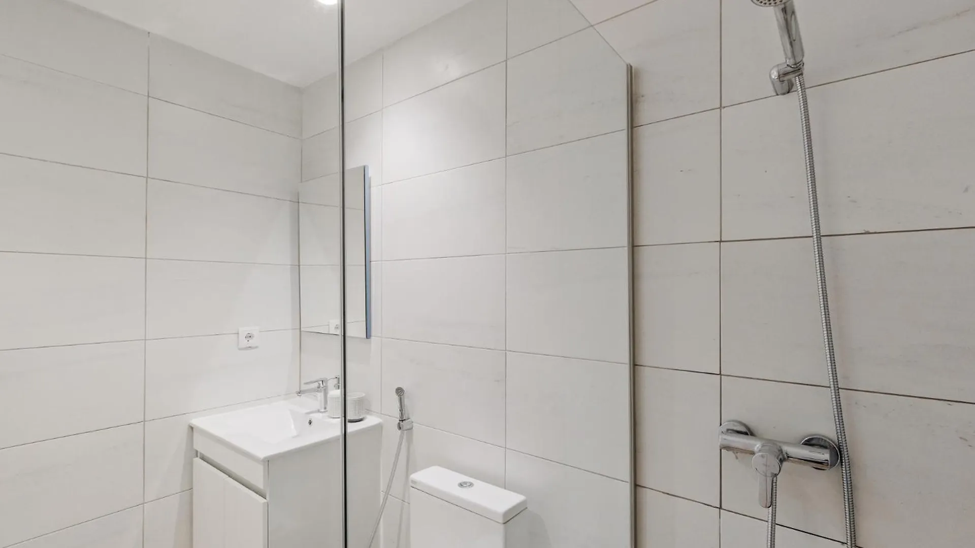 Lovely Studio Fully Equipped Near Subway N7 リスボン