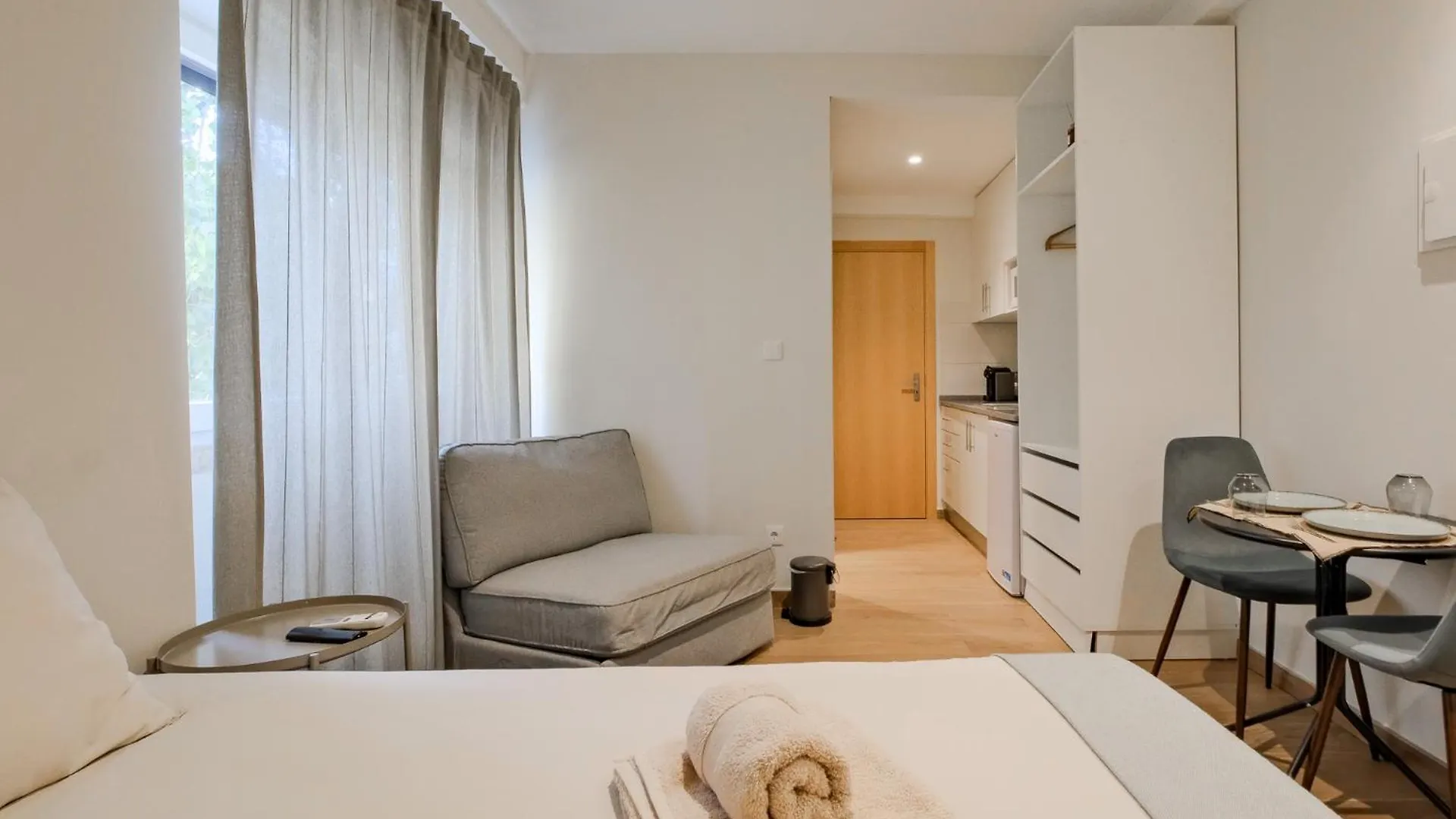 Lovely Studio Fully Equipped Near Subway N7 リスボン アパート